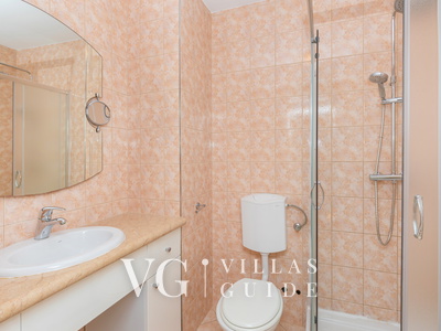 Villa Olive Bathroom