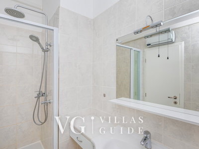 Villa Olive Bathroom