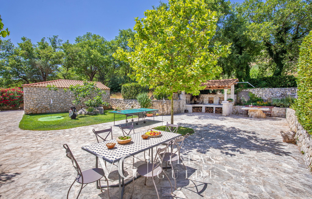 Villa Olive Additional content