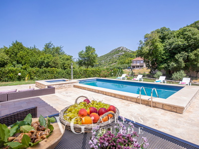 Villa Olive Additional content