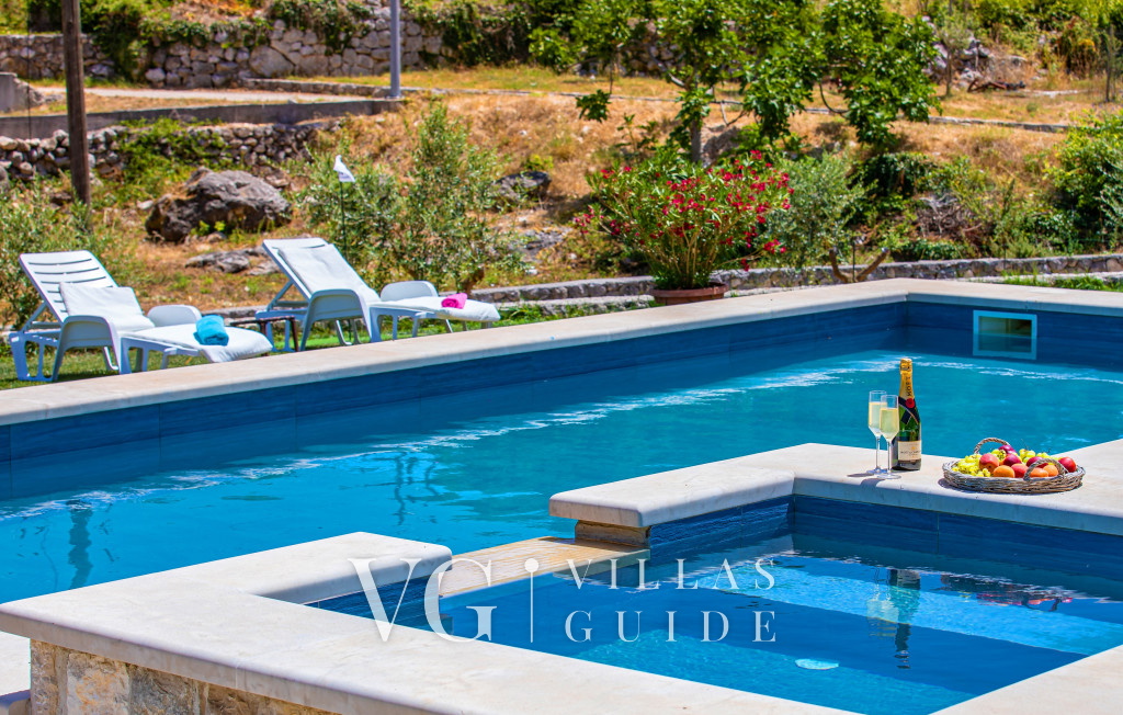 Villa Olive Pool