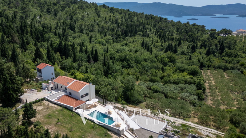 Villa Mikić Garden and property exterior