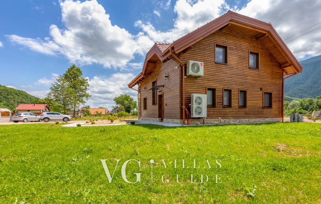 Villa D-Ika Garden and property exterior