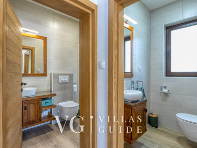 Villa D-Ika Bathroom