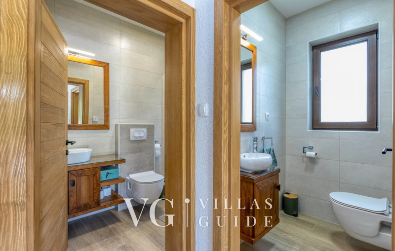 Villa D-Ika Bathroom