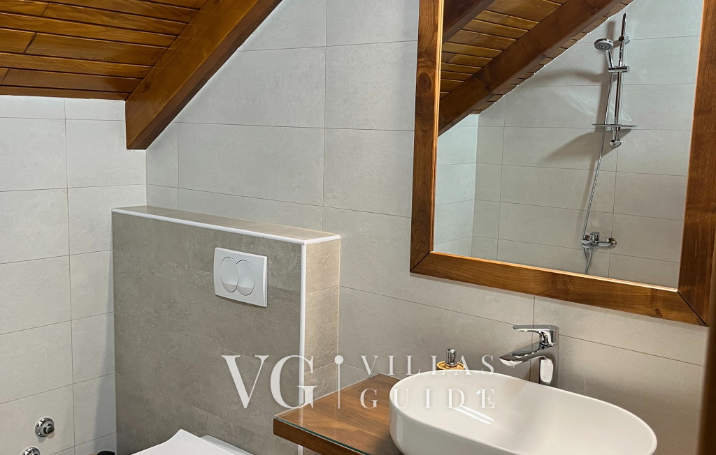 Villa D-Ika Bathroom