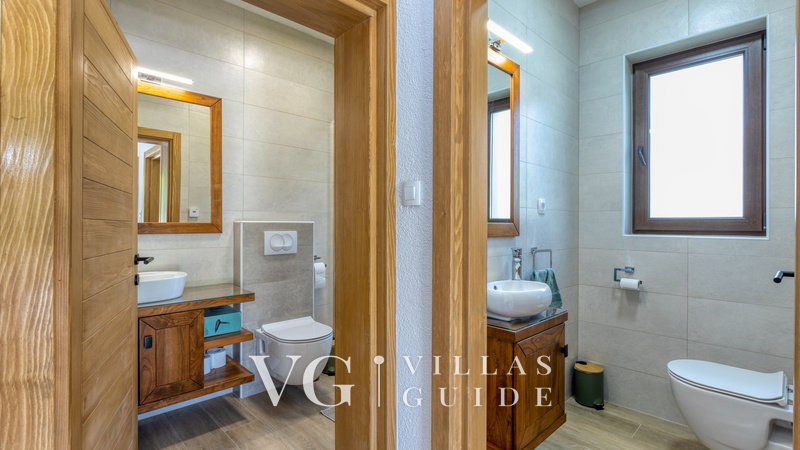 Villa D-Ika Bathroom