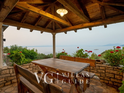 Villa Brig Garden and property exterior