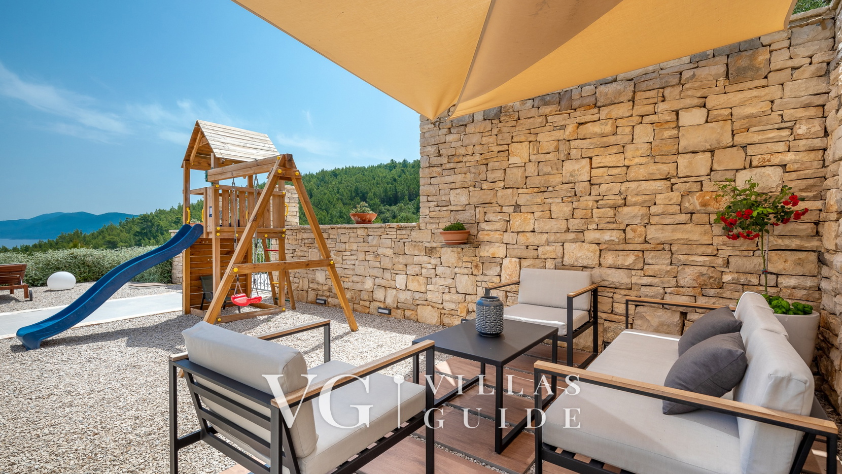 Villa Brig Garden and property exterior