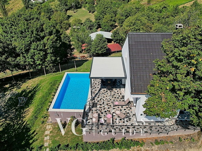 Holiday Home Lipa Garden and property exterior