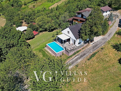 Holiday Home Lipa Garden and property exterior