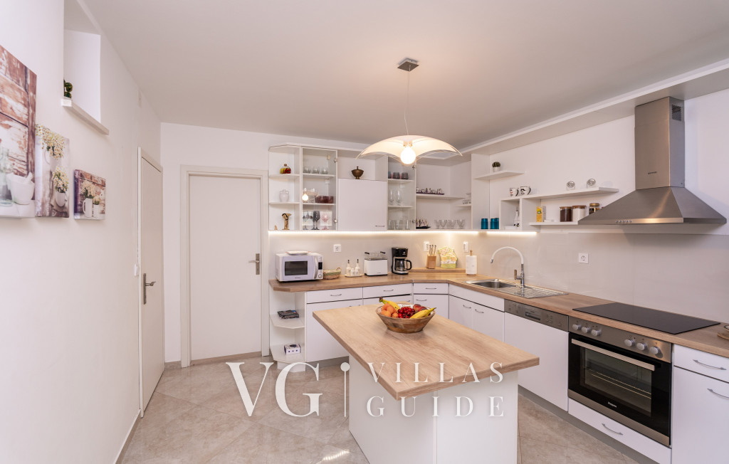 Villa None Kate Kitchen