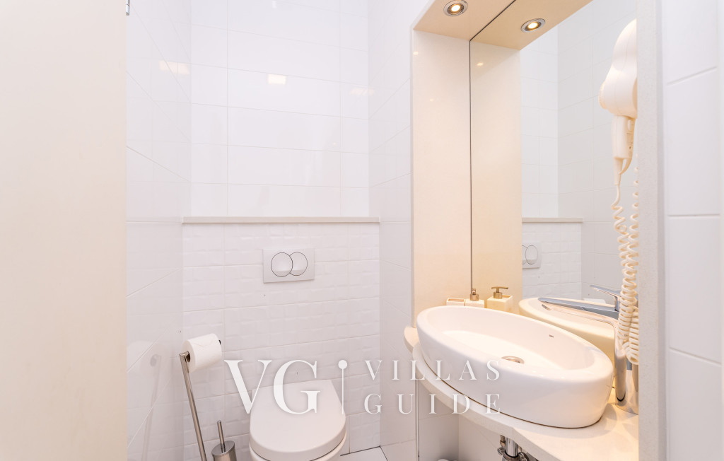 Villa None Kate Bathroom