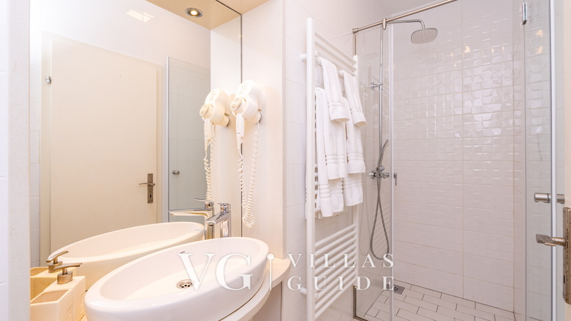 Villa None Kate Bathroom