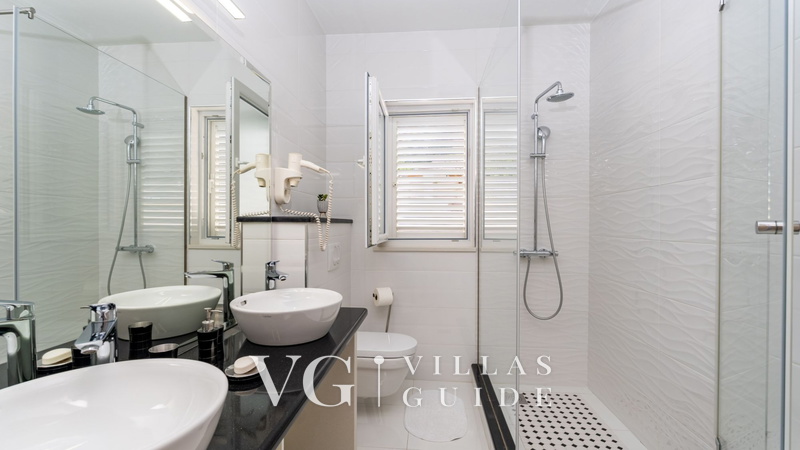 Villa None Kate Bathroom