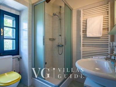 Cypress & Olive House Bagno