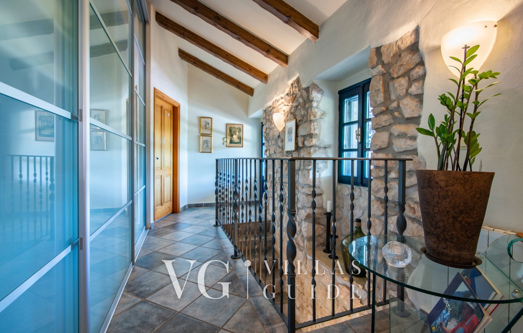 Cypress & Olive House Altro