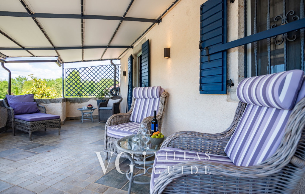 Cypress & Olive House Altro