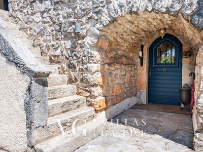 Cypress & Olive House Altro