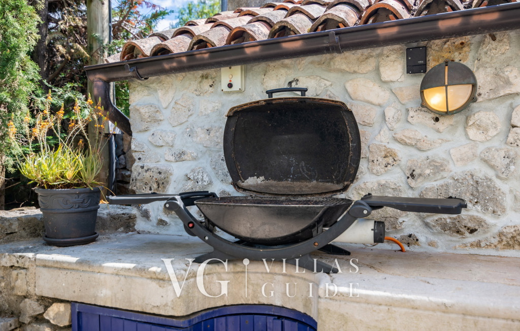 Cypress & Olive House Altro