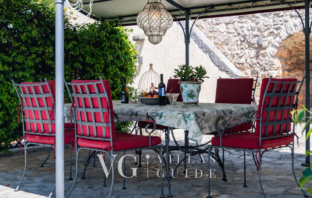 Cypress & Olive House Altro