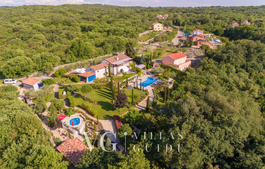 Cypress & Olive House Microposizione