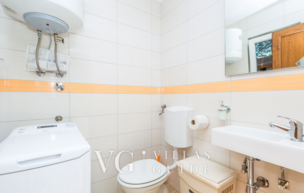 Ferienhaus Lisac Guest toilet