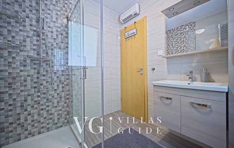 Holiday House Lucija Badezimmer