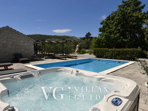 Villa Ivanova with a pool a whirlpool and plenty of amenities