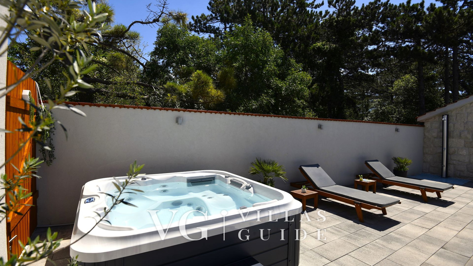 Villa Ivanova with a pool a whirlpool and plenty of amenities