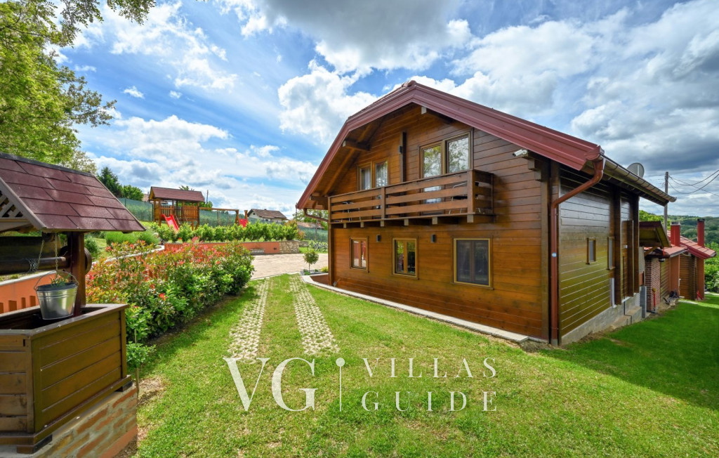 Villa Nina Garden and property exterior