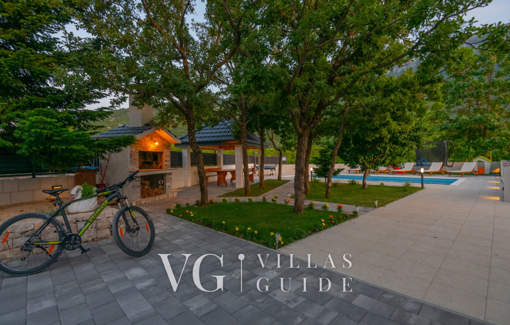 Villa Petar - Makarska-Zagvozd Dvorište i vanjski dio objekta