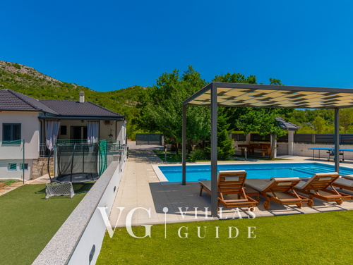 Villa Petar secluded with swimming pool and additional amenities