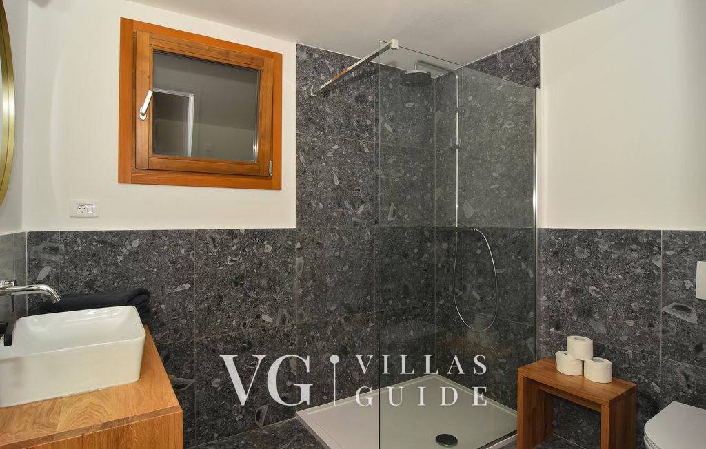 Vela Baraka Bathroom