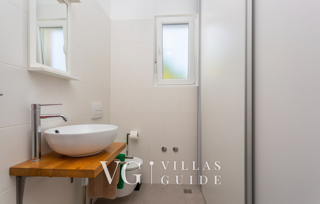 Casa Tijana with pool island Krk Toilette per gli ospiti