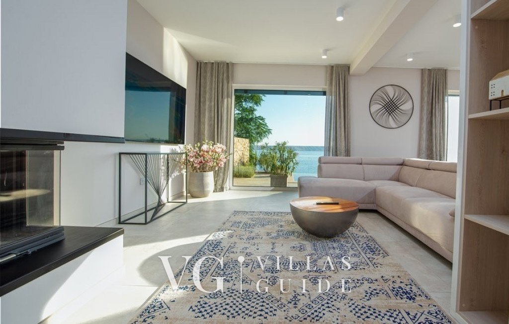 Villa Wind rose with pool&whirpool&sauna&beachfront Wohnzimmer