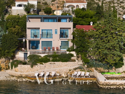 Villa Wind rose with pool&whirpool&sauna&beachfront