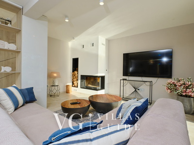 Villa Wind rose with pool&whirpool&sauna&beachfront Dnevni boravak