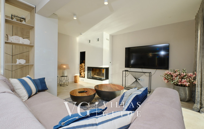 Villa Wind rose with pool&whirpool&sauna&beachfront Wohnzimmer