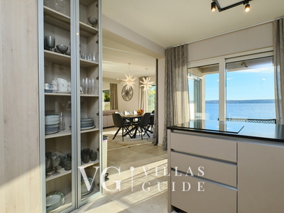 Villa Wind rose with pool&whirpool&sauna&beachfront Kuhinja