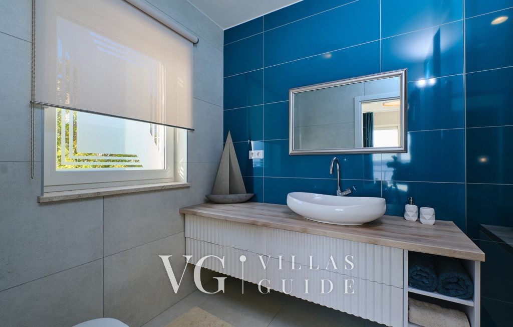 Villa Wind rose with pool&whirpool&sauna&beachfront Kupaonica