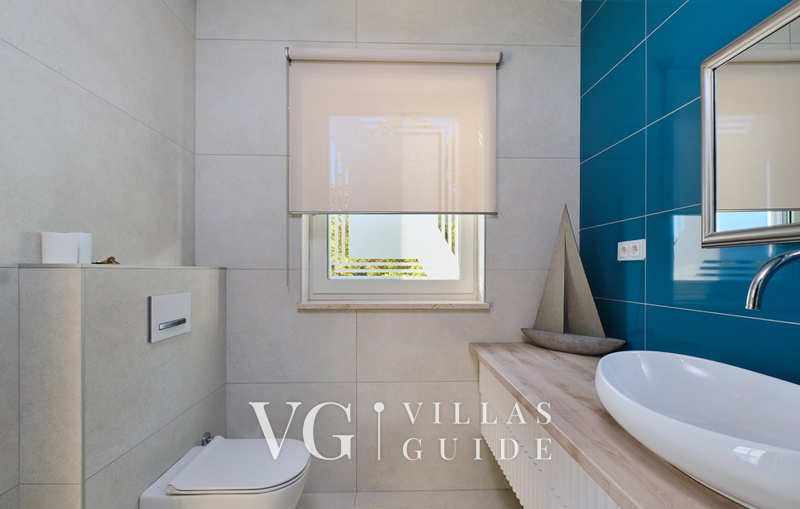 Villa Wind rose with pool&whirpool&sauna&beachfront Badezimmer