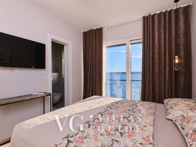 Villa Wind rose with pool&whirpool&sauna&beachfront Spavaća soba