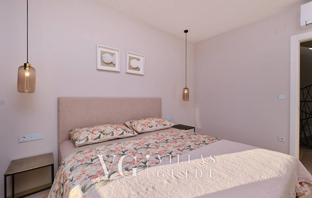 Villa Wind rose with pool&whirpool&sauna&beachfront Spavaća soba