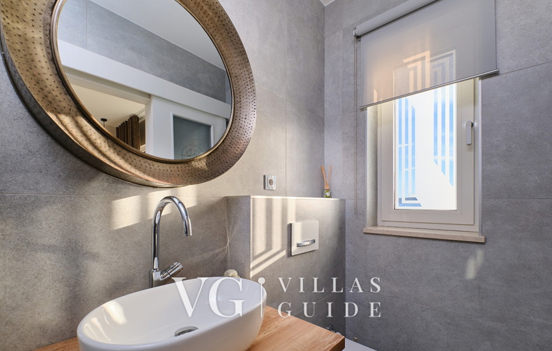 Villa Wind rose with pool&whirpool&sauna&beachfront Badezimmer