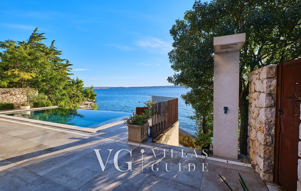 Villa Wind rose with pool&whirpool&sauna&beachfront Bazen