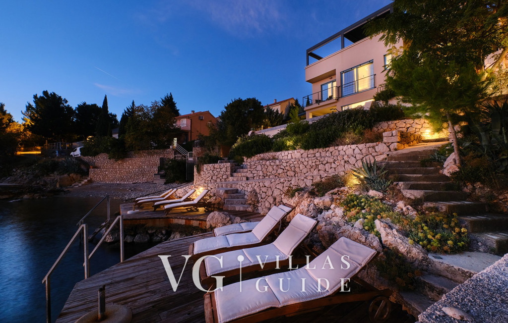 Villa Wind rose with pool&whirpool&sauna&beachfront Zusatzinhalte