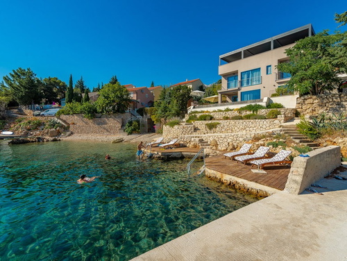 Villa Wind rose with pool&whirpool&sauna&beachfront