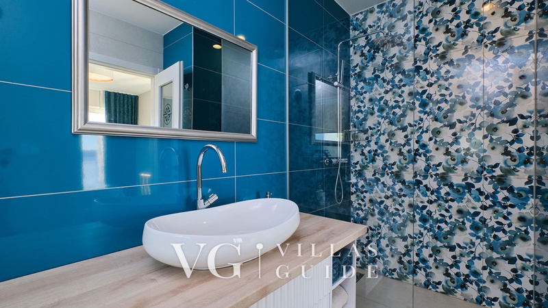 Villa Wind rose with pool&whirpool&sauna&beachfront Badezimmer