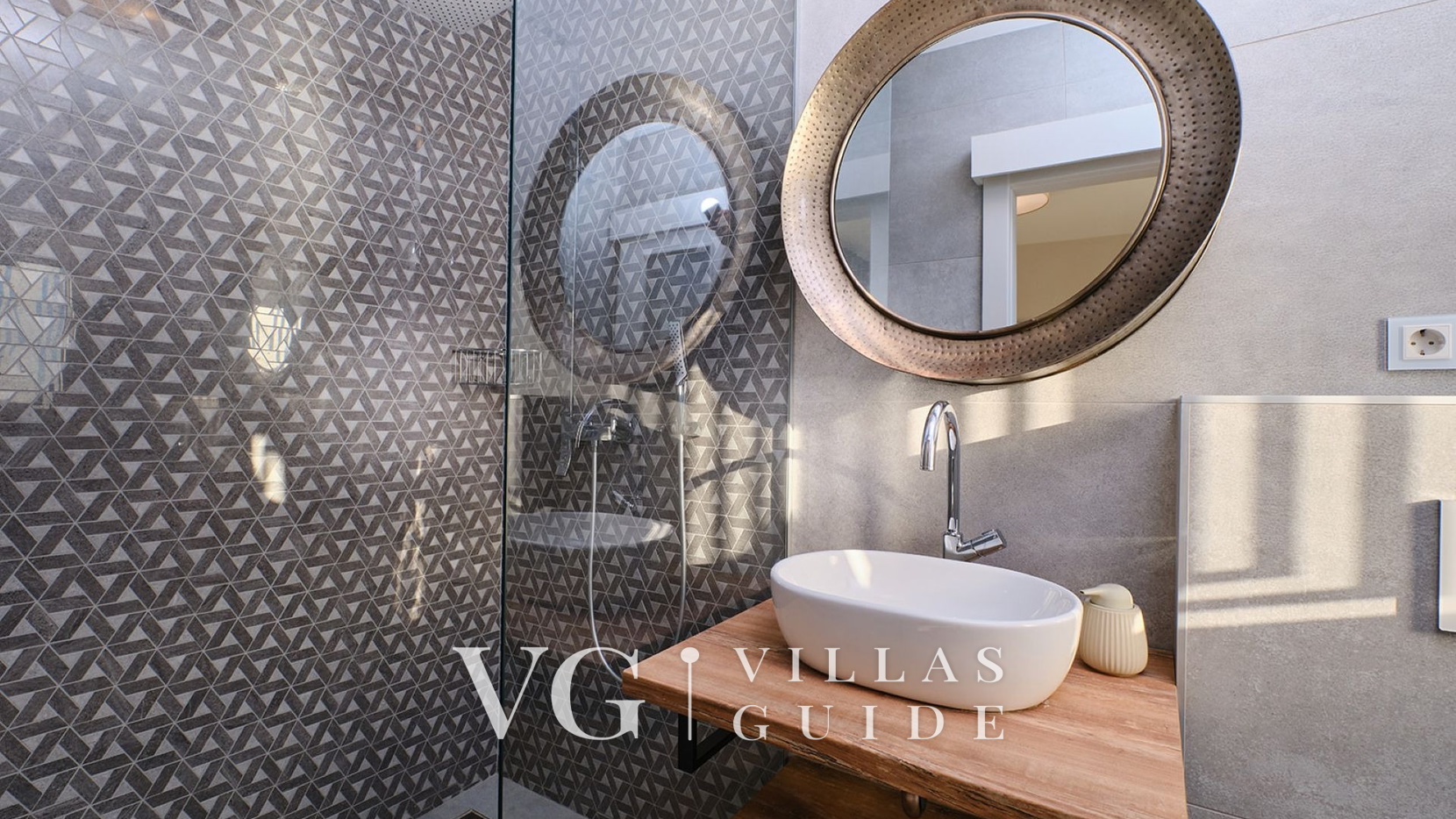 Villa Wind rose with pool&whirpool&sauna&beachfront Badezimmer